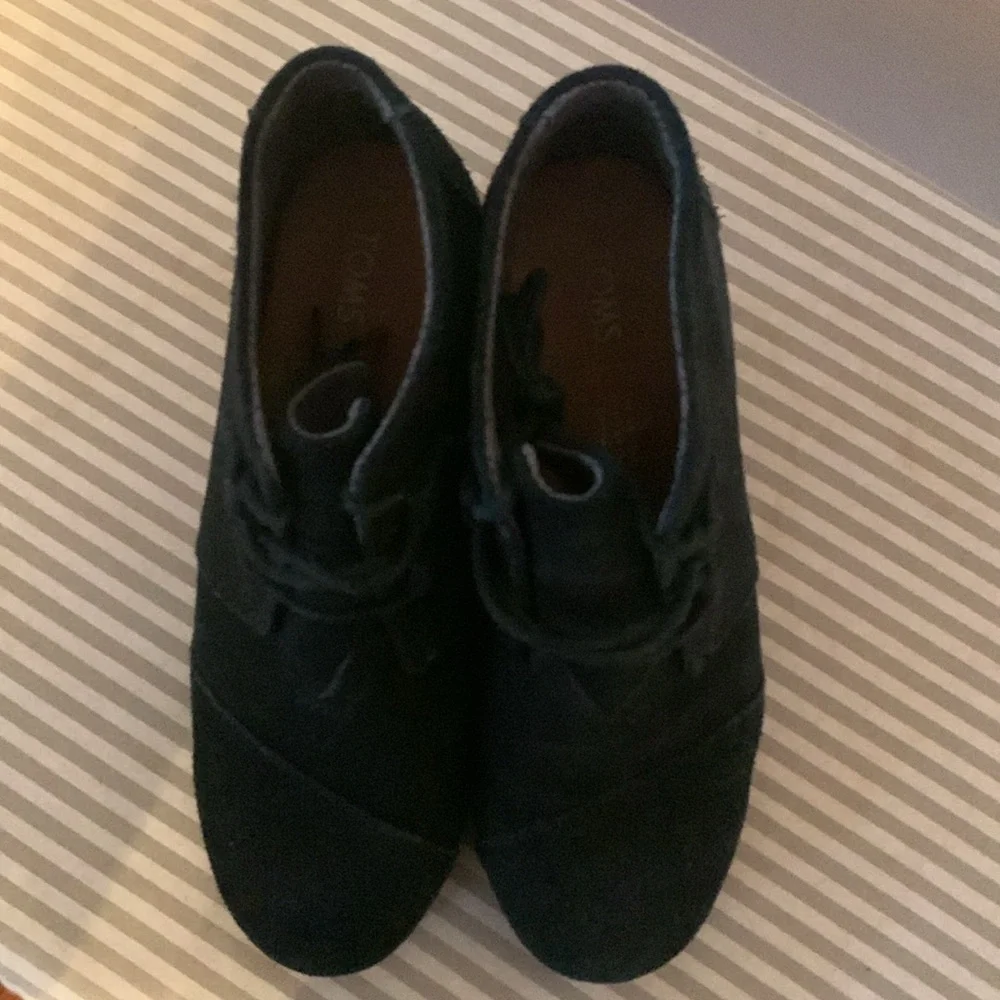 Toms Desert Black Suede Booties Size 6 1/2